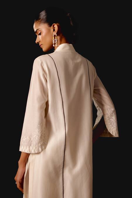 Devnaagri Ivory Silk, Chanderi Embroidery V-neck Kurta Set Online at Aza Fashions Devnaagri_Ivory Silk, Chanderi Embroidery V-neck Kurta Set _Online_at_Aza_Fashions