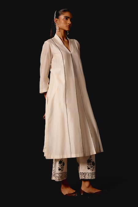 Buy Devnaagri Ivory Silk, Chanderi Embroidery V-neck Kurta Set Online at Aza Fashions Buy_Devnaagri_Ivory Silk, Chanderi Embroidery V-neck Kurta Set _Online_at_Aza_Fashions