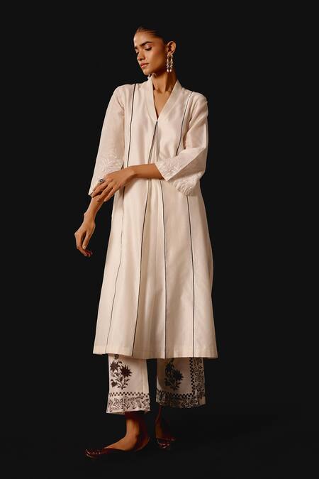 Shop Devnaagri Ivory Silk, Chanderi Embroidery V-neck Kurta Set Online at Aza Fashions Shop_Devnaagri_Ivory Silk, Chanderi Embroidery V-neck Kurta Set _Online_at_Aza_Fashions