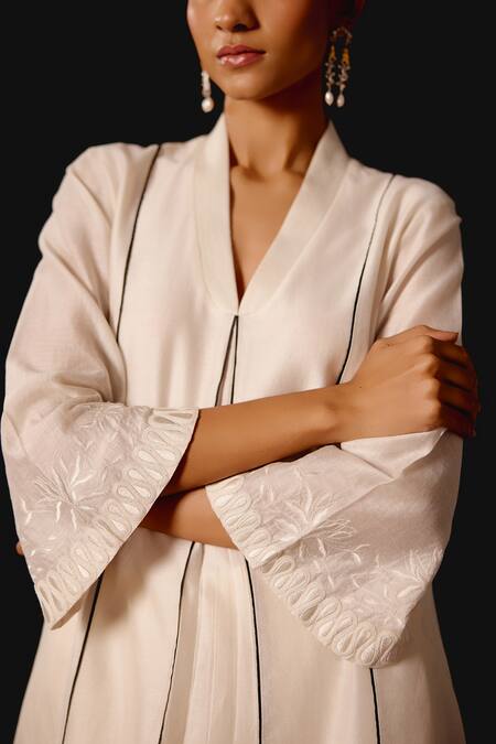 Buy Devnaagri Ivory Silk, Chanderi Embroidery V-neck Kurta Set Buy_Devnaagri_Ivory Silk, Chanderi Embroidery V-neck Kurta Set