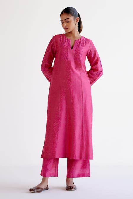Buy Devnaagri Fuchsia , Chanderi, Organza Embroidery Split V-neck Pink Kurta Set Online at Aza Fashions Buy_Devnaagri_Fuchsia , Chanderi, Organza Embroidery Split V-neck Pink Kurta Set _Online_at_Aza_Fashions
