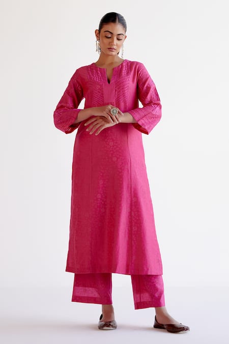 Shop Devnaagri Fuchsia , Chanderi, Organza Embroidery Split V-neck Pink Kurta Set Online at Aza Fashions Shop_Devnaagri_Fuchsia , Chanderi, Organza Embroidery Split V-neck Pink Kurta Set _Online_at_Aza_Fashions