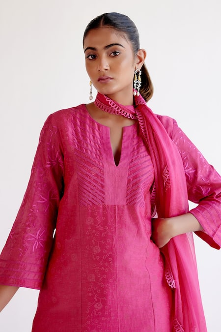 Devnaagri Fuchsia , Chanderi, Organza Embroidery Split V-neck Pink Kurta Set at Aza Fashions Devnaagri_Fuchsia , Chanderi, Organza Embroidery Split V-neck Pink Kurta Set _at_Aza_Fashions