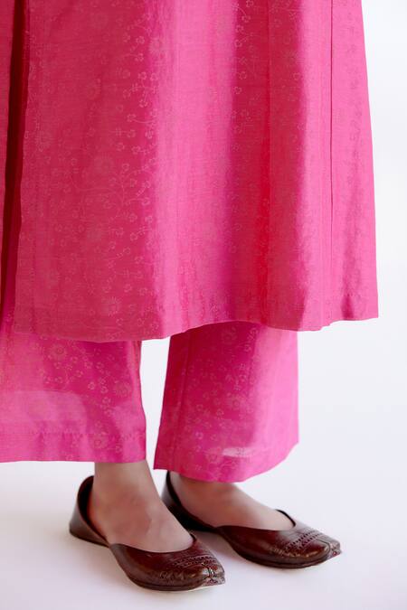 Buy Devnaagri Fuchsia , Chanderi, Organza Embroidery Split V-neck Pink Kurta Set Buy_Devnaagri_Fuchsia , Chanderi, Organza Embroidery Split V-neck Pink Kurta Set