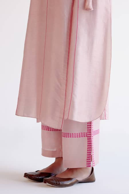 Devnaagri_Blush Tussar, Silk V-neck Pink Kurta Set With Dupatta _at_Aza_Fashions