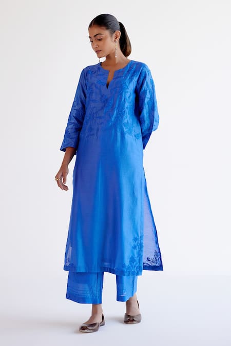 Devnaagri Blue , Chanderi, Organza Embroidery Split V-neck Kurta Set Online at Aza Fashions Devnaagri_Blue , Chanderi, Organza Embroidery Split V-neck Kurta Set _Online_at_Aza_Fashions