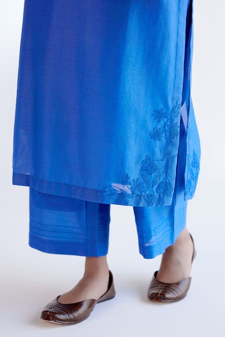 Shop Devnaagri Blue , Chanderi, Organza Embroidery Split V-neck Kurta Set Online at Aza Fashions Shop_Devnaagri_Blue , Chanderi, Organza Embroidery Split V-neck Kurta Set _Online_at_Aza_Fashions