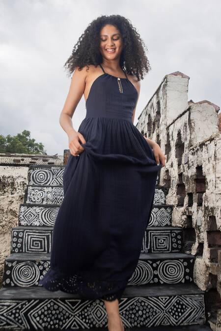Buy_Beachbum_Black Cotton Embroidery Halter Neck Magic Long Dress 