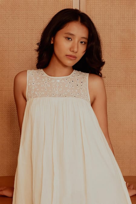 Buy_Beachbum_Off White Cotton Embroidery Round Neck Indie Short Balloon Dress _Online_at_Aza_Fashions