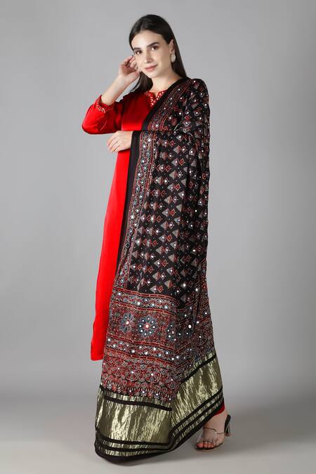 Buy_Sheeshakari_Red Silk Embroidery, Sequins Round Neck Kurta Set With Dupatta _Online_at_Aza_Fashions