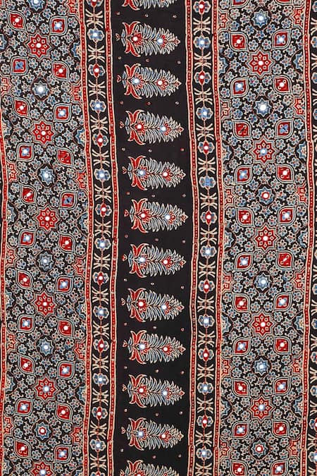 Buy_Sheeshakari_Black Silk Sequins, Embroidery Printed Saree With Blouse 