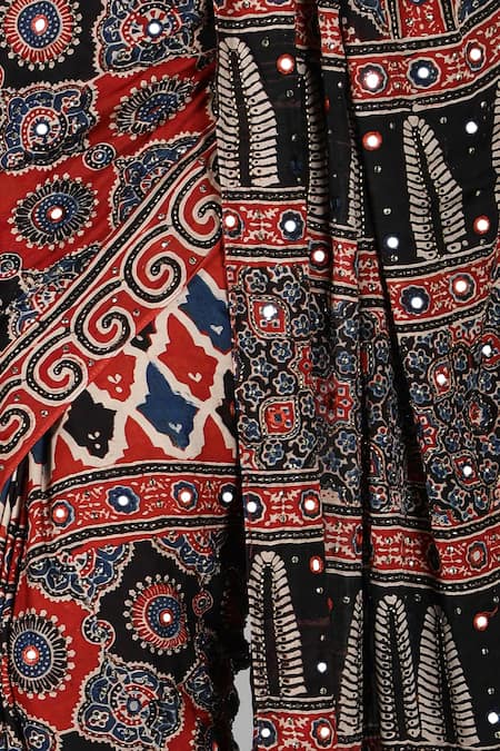 Sheeshakari_Red Silk Printed Saree With Blouse _at_Aza_Fashions