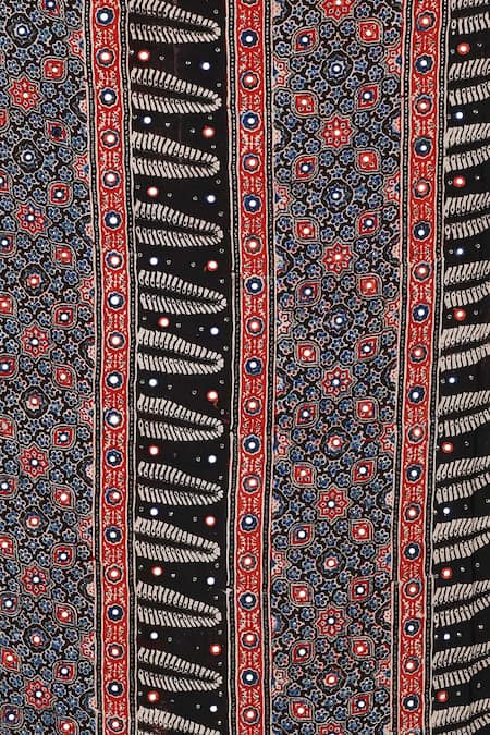 Buy_Sheeshakari_Red Silk Printed Saree With Blouse 