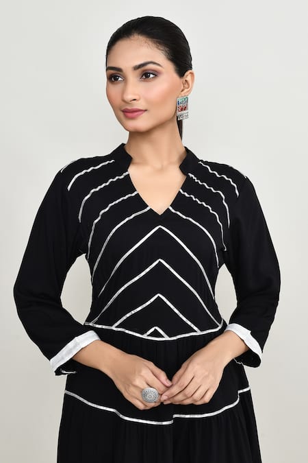 Buy_Abbaran_Black Rayon Embroidery V-neck Long Kurti _Online_at_Aza_Fashions