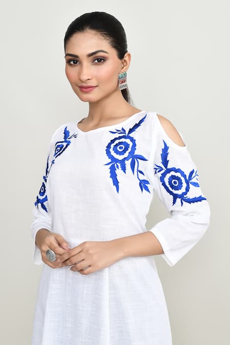 Shop_Abbaran_White Rayon Embroidery Round Neck Cold Shoulder Kurta 
