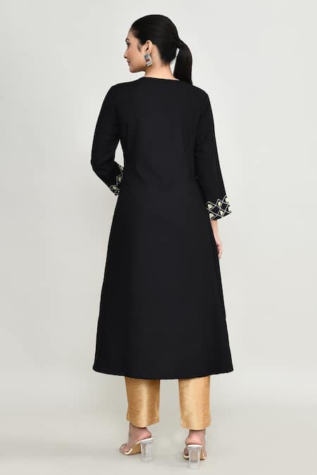 Abbaran Black Embroidered Long Tunic 