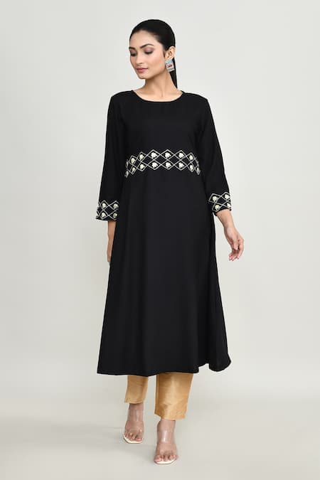 Abbaran Black Rayon Embroidery Round Neck Long Tunic 