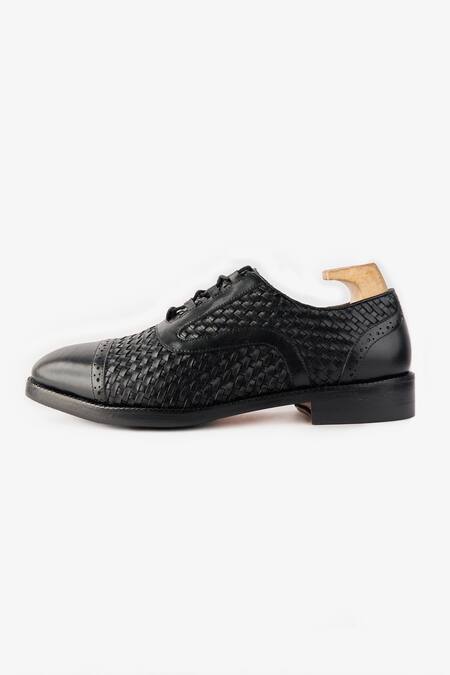 Whitemuds Black Cashel Woven Oxfords Online at Aza Fashions Whitemuds_Black Cashel Woven Oxfords _Online_at_Aza_Fashions