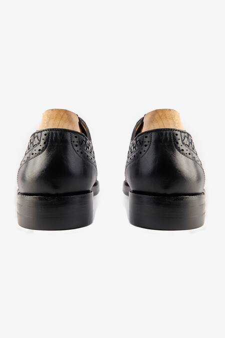 Buy Whitemuds Black Cashel Woven Oxfords Online at Aza Fashions Buy_Whitemuds_Black Cashel Woven Oxfords _Online_at_Aza_Fashions