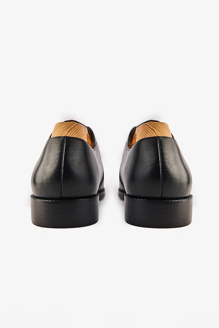 Whitemuds Duke Black Derby Shoes 