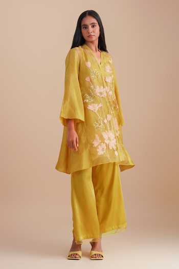 Shop_One Not Two_Yellow Silk Organza, Satin Embroidery, Sequins V-neck Floral Applique Kurta Set _Online_at_Aza_Fashions