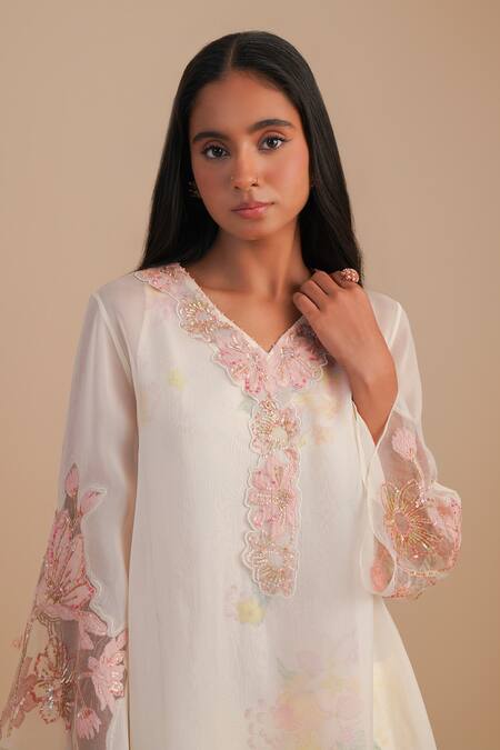 One Not Two White Silk Organza, Crepe Applique, Sequins V-neck Floral Kurta Set at Aza Fashions One Not Two_White Silk Organza, Crepe Applique, Sequins V-neck Floral Kurta Set _at_Aza_Fashions