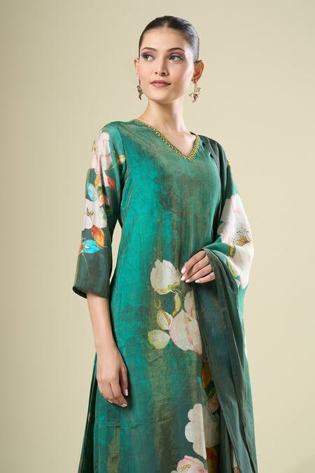Buy_Samyukta Singhania_Green Muslin Embroidery V-neck Floral Print Kurta Set
