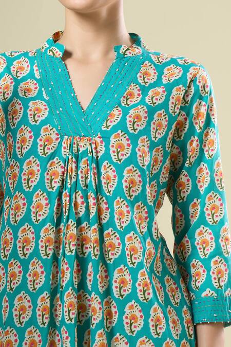 Samyukta Singhania_Green Cotton Split V-neck Printed Kurta And Pant Set_at_Aza_Fashions