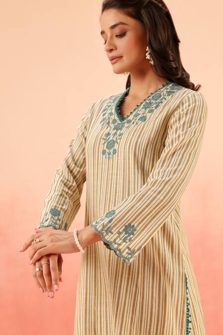 Dohr India_Beige Embroidery V-neck Striped Kurta Pant Dupatta Set _at_Aza_Fashions