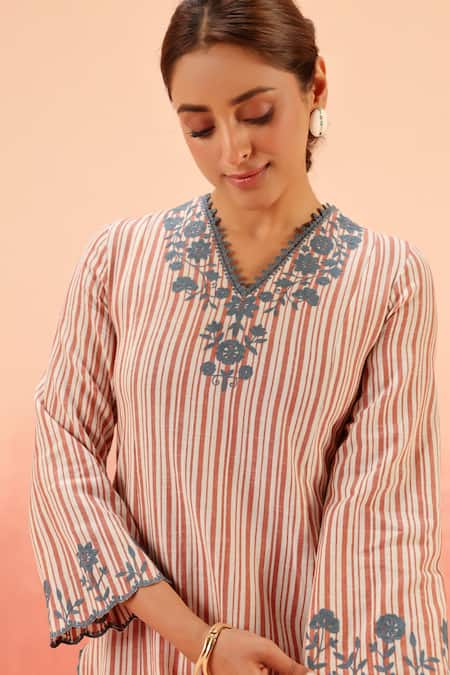 Dohr India_Red Embroidery V-neck Striped Kurta Pant Dupatta Set _at_Aza_Fashions