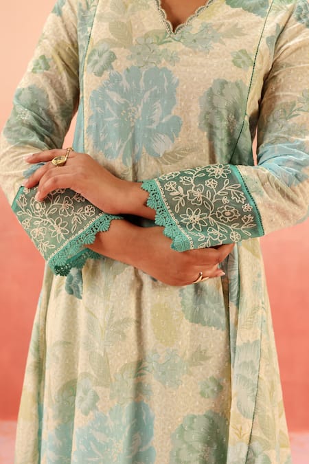 Shop Dohr India Green Embroidery V-neck Floral Print Kurta Pant Set Online at Aza Fashions Shop_Dohr India_Green Embroidery V-neck Floral Print Kurta Pant Set _Online_at_Aza_Fashions