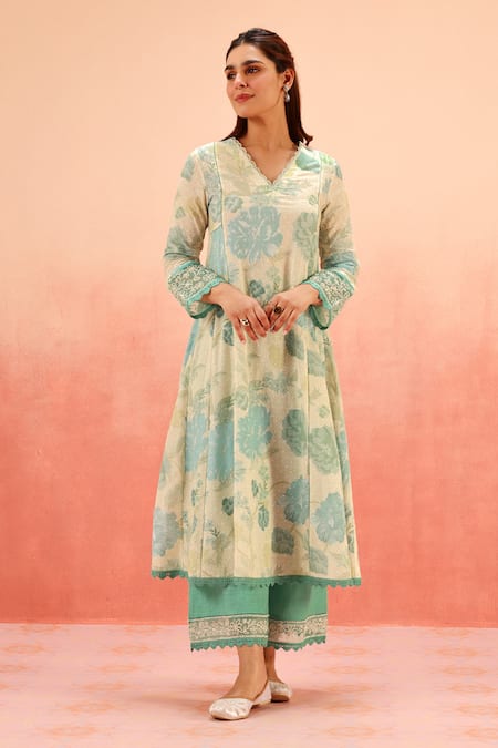 Dohr India Green Embroidery V-neck Floral Print Kurta Pant Set at Aza Fashions Dohr India_Green Embroidery V-neck Floral Print Kurta Pant Set _at_Aza_Fashions