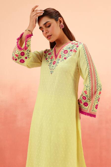 Dohr India Green Jacquard Embroidery, Fringe V-neck Lime High-low Kurta Set With Dupatta Online at Aza Fashions Dohr India_Green Jacquard Embroidery, Fringe V-neck Lime High-low Kurta Set With Dupatta _Online_at_Aza_Fashions