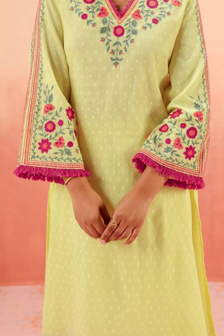 Dohr India Green Jacquard Embroidery, Fringe V-neck Lime High-low Kurta Set With Dupatta at Aza Fashions Dohr India_Green Jacquard Embroidery, Fringe V-neck Lime High-low Kurta Set With Dupatta _at_Aza_Fashions