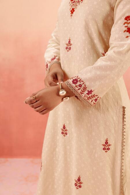 Dohr India Beige Jacquard, Cotton, Organza Embroidery V-neck Kurta Pant Dupatta Set Online at Aza Fashions Dohr India_Beige Jacquard, Cotton, Organza Embroidery V-neck Kurta Pant Dupatta Set _Online_at_Aza_Fashions
