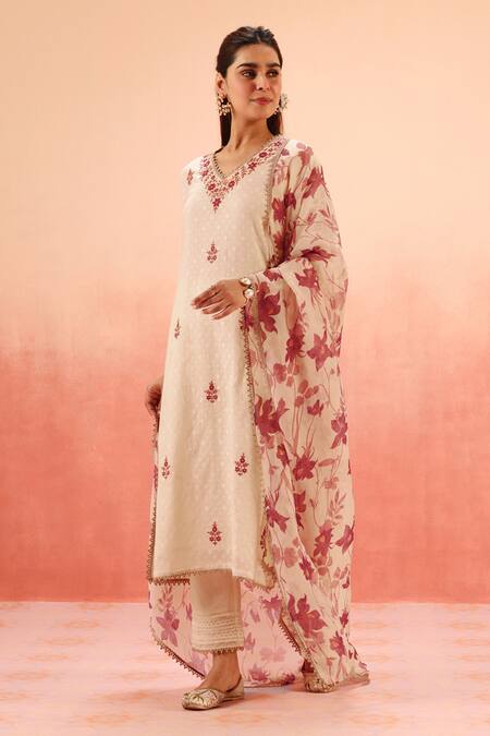 Dohr India Beige Jacquard, Cotton, Organza Embroidery V-neck Kurta Pant Dupatta Set at Aza Fashions Dohr India_Beige Jacquard, Cotton, Organza Embroidery V-neck Kurta Pant Dupatta Set _at_Aza_Fashions