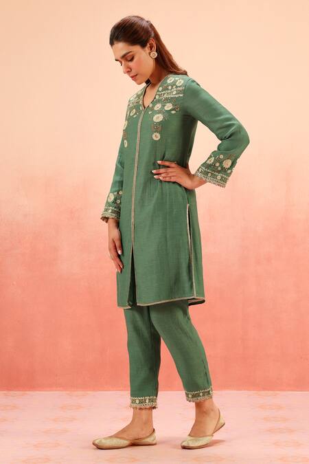 Dohr India Green Cotton, Silk Embroidery V-neck Kurta Pant Dupatta Set Online at Aza Fashions Dohr India_Green Cotton, Silk Embroidery V-neck Kurta Pant Dupatta Set _Online_at_Aza_Fashions