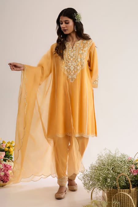 saina kapoor Peach Chanderi, Satin, Organza Embroidery Round Neck Orange Kurta Set 
