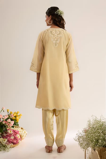 Shop saina kapoor Yellow Chanderi, Satin, Organza Embroidery Split V-neck Soft Kurta Set at Aza Fashions Shop_saina kapoor_Yellow Chanderi, Satin, Organza Embroidery Split V-neck Soft Kurta Set _at_Aza_Fashions