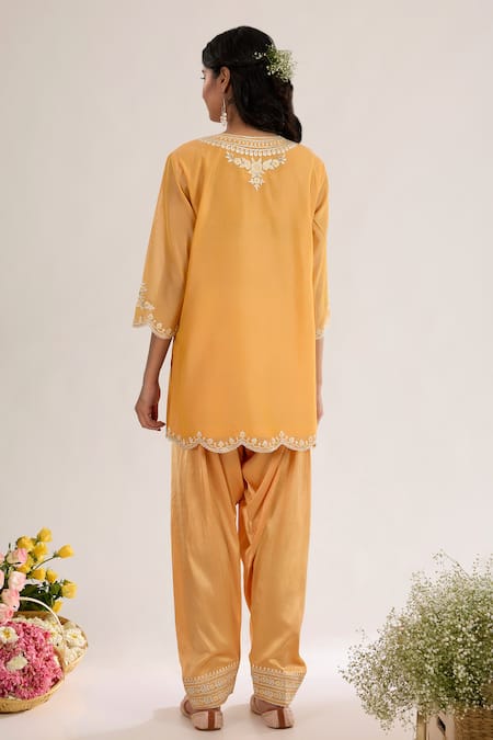 saina kapoor Embroidered Chanderi Kurta Set 