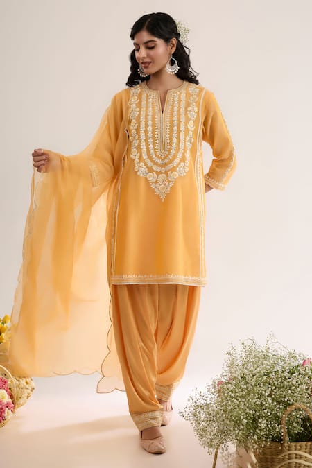 saina kapoor Peach Chanderi, Satin, Organza Embroidery Split V-neck Orange Kurta Set 