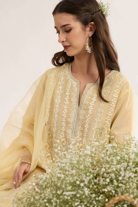 saina kapoor Yellow Chanderi, Satin, Organza Embroidery Split V-neck Soft Kurta Set at Aza Fashions saina kapoor_Yellow Chanderi, Satin, Organza Embroidery Split V-neck Soft Kurta Set _at_Aza_Fashions
