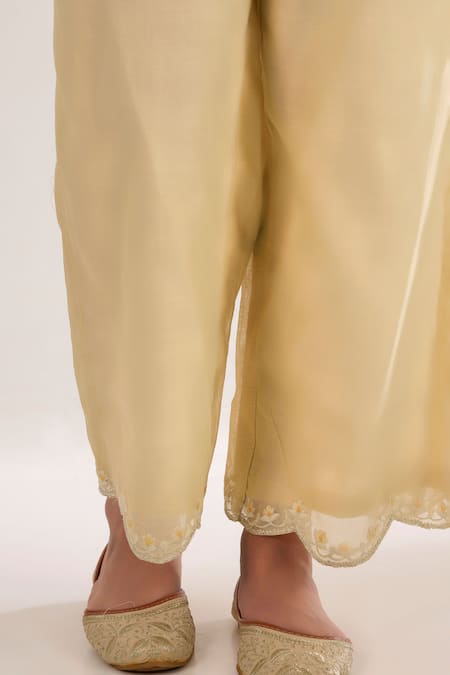 Buy_saina kapoor_Yellow Chanderi, Organza Embroidery Split V-neck Kurta Set _Online_at_Aza_Fashions