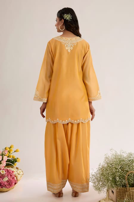 Shop_saina kapoor_Peach Chanderi, Organza Embroidery Keyhole Neck Kurta Set _at_Aza_Fashions