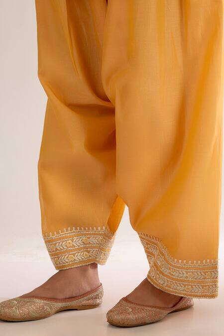 Buy_saina kapoor_Peach Chanderi, Organza Embroidery Keyhole Neck Kurta Set _Online_at_Aza_Fashions