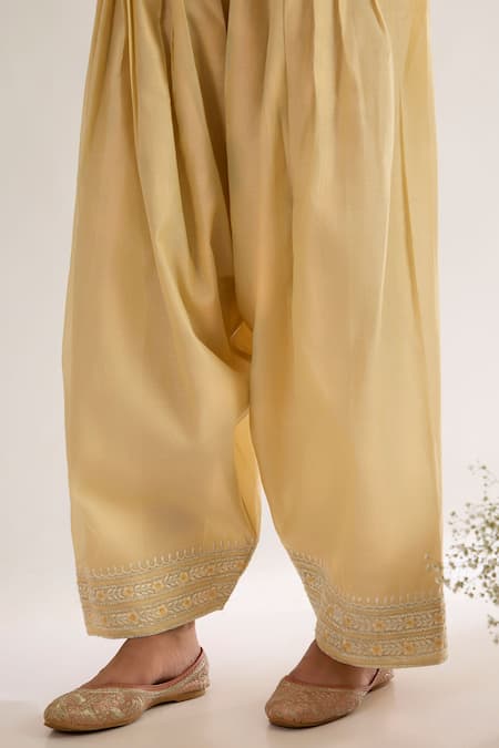 Buy_saina kapoor_Yellow Chanderi, Organza Embroidery Keyhole Neck Soft Kurta Set _Online_at_Aza_Fashions