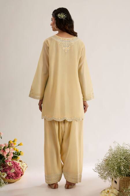 saina kapoor_Yellow Chanderi, Organza Embroidery Keyhole Neck Soft Kurta Set _Online_at_Aza_Fashions