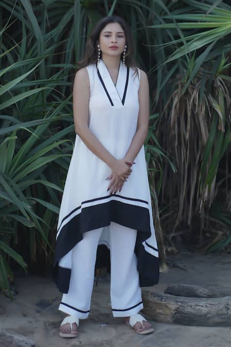 Gothilo Ivory High-Low Flared Kurta Set 
