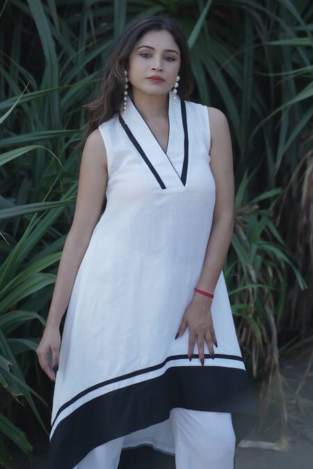 Shop_Gothilo_Ivory Linen V-neck High-low Flared Kurta Set _Online_at_Aza_Fashions