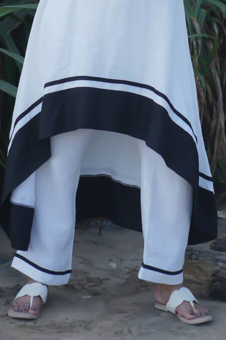 Buy_Gothilo_Ivory Linen V-neck High-low Flared Kurta Set 